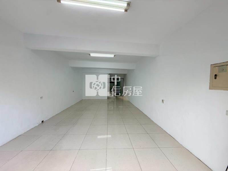 龍岡森林公園透天店面房屋室內格局與周邊環境