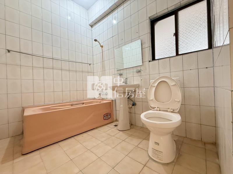 龍岡森林公園透天店面房屋室內格局與周邊環境