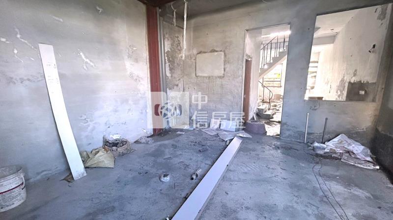 C1-84行政區稀有半成屋房屋室內格局與周邊環境