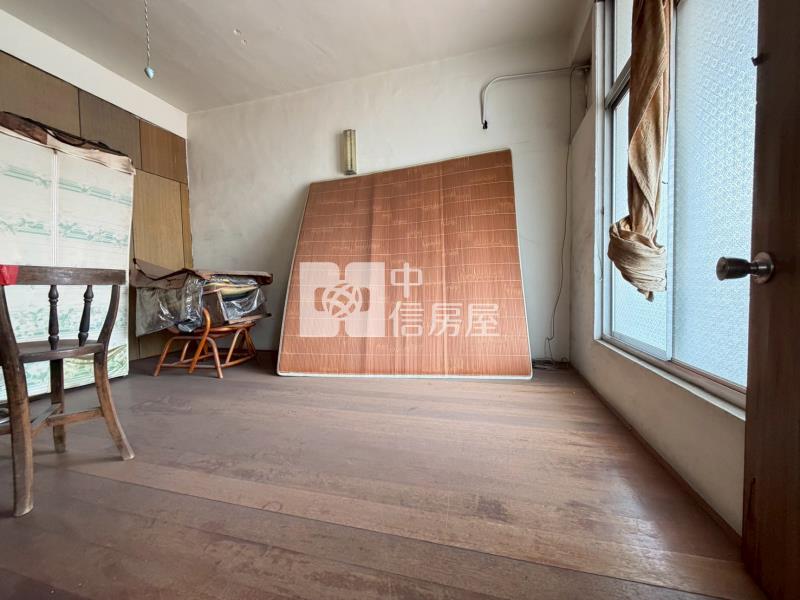 斗六市崙南路大面寬店住房屋室內格局與周邊環境