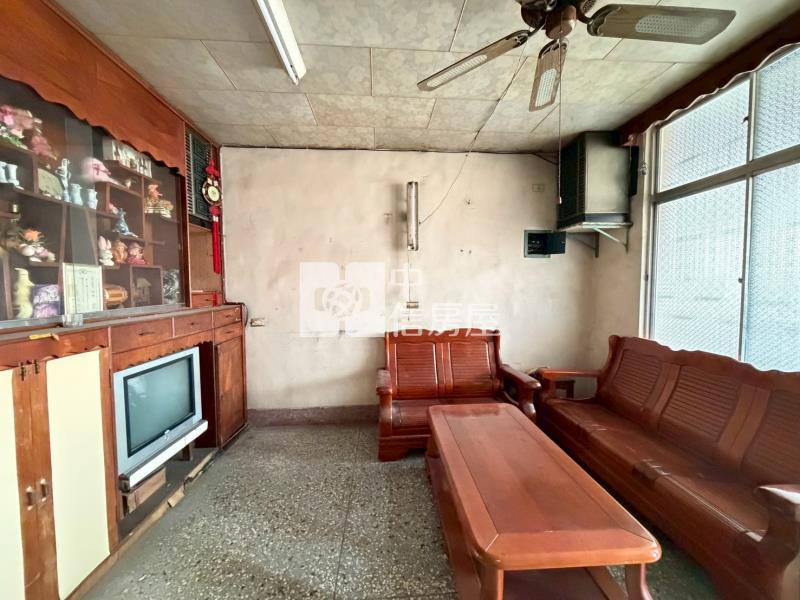 斗六市崙南路大面寬店住房屋室內格局與周邊環境