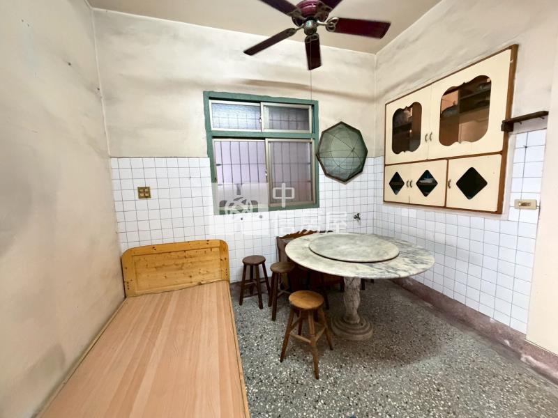 斗六市崙南路大面寬店住房屋室內格局與周邊環境