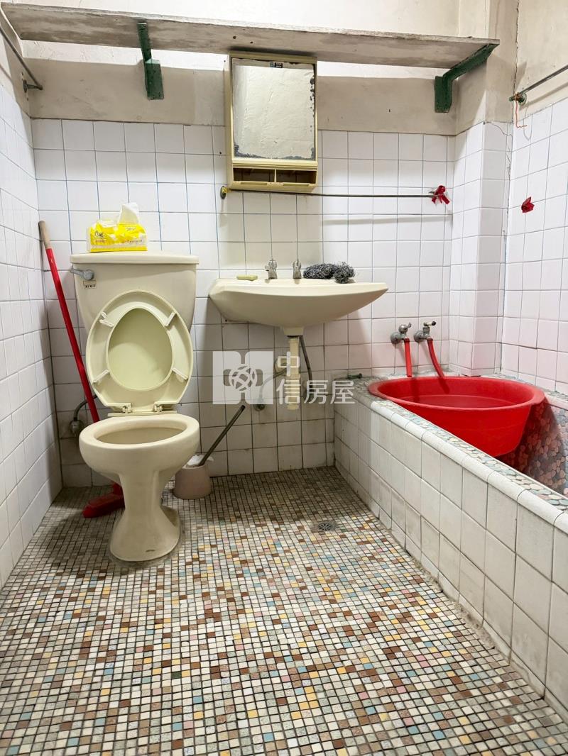 斗六市崙南路大面寬店住房屋室內格局與周邊環境