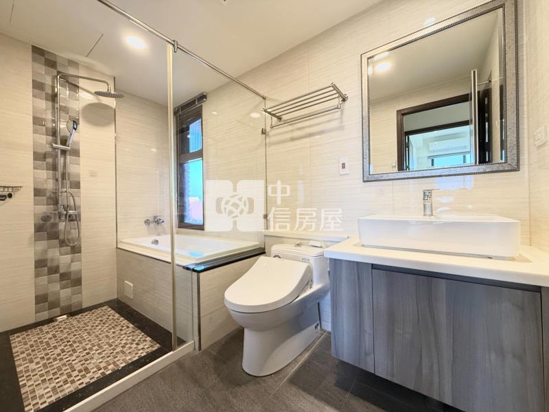 東區秀泰星境界精美二房平車房屋室內格局與周邊環境