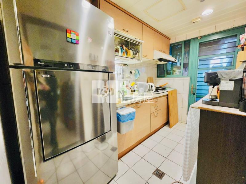 環中商圈星巴克| 2+1房車房屋室內格局與周邊環境