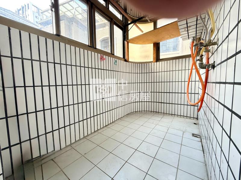 (亞太生活首都)樹孝路3+1房平面車位超值華廈房屋室內格局與周邊環境