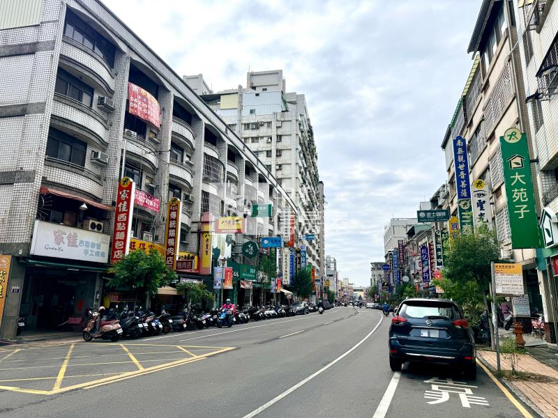 (亞太生活首都)樹孝路3+1房平面車位超值華廈房屋室內格局與周邊環境