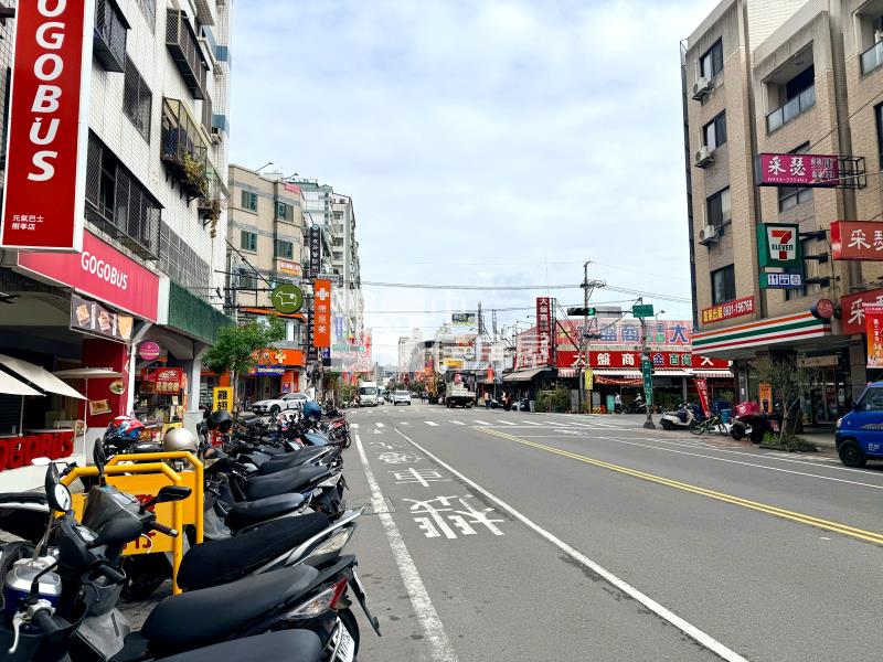 (亞太生活首都)樹孝路3+1房平面車位超值華廈房屋室內格局與周邊環境
