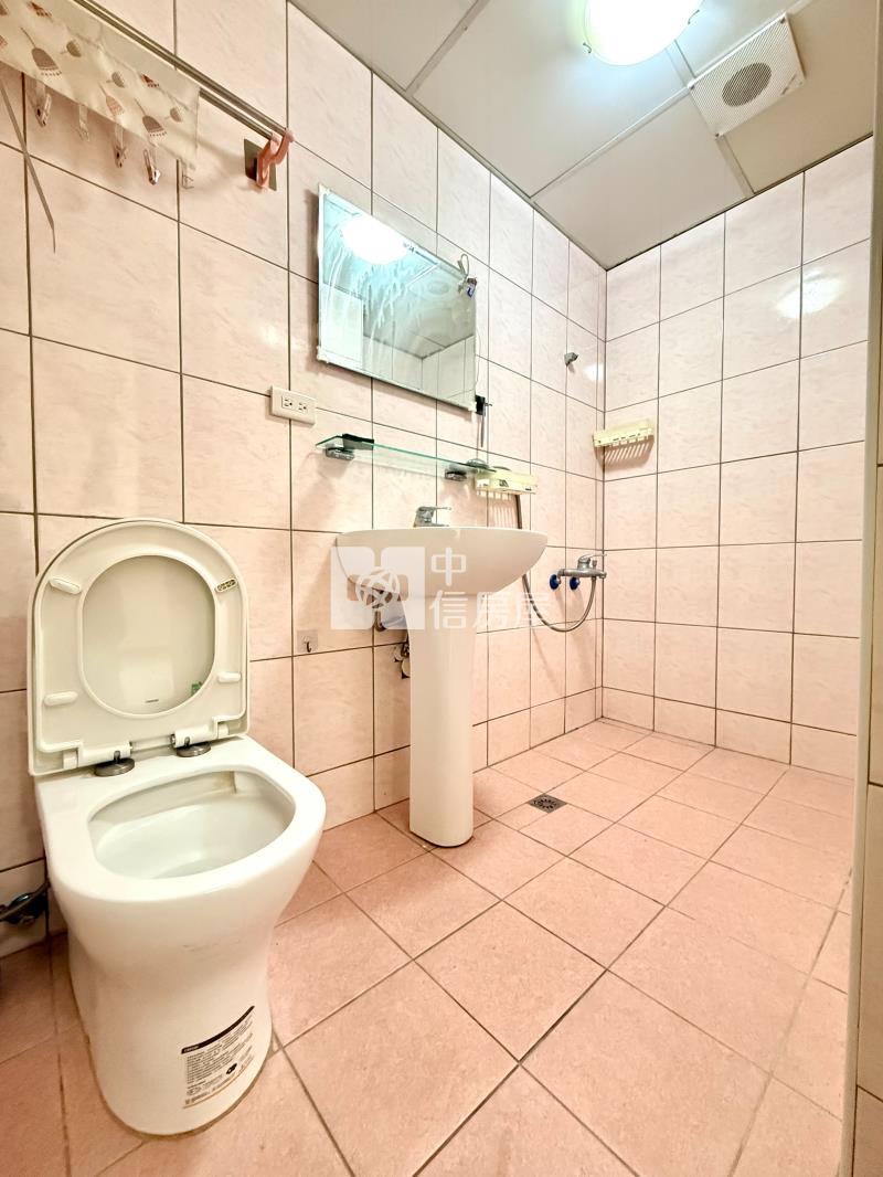 (亞太生活首都)樹孝路3+1房平面車位超值華廈房屋室內格局與周邊環境