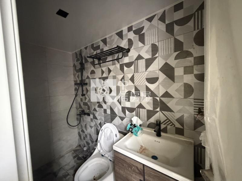 平鎮山仔頂整新美透天房屋室內格局與周邊環境