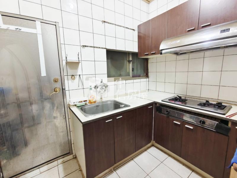 龍岡大操場稀有1樓庭院美三房房屋室內格局與周邊環境