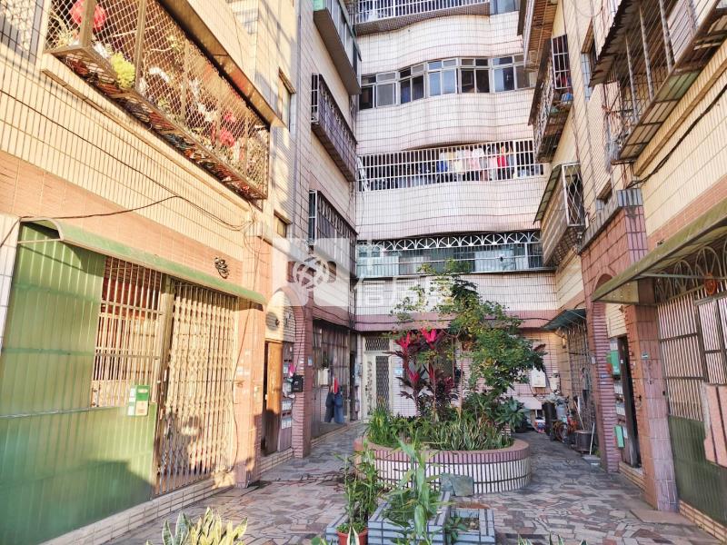 龍岡大操場稀有1樓庭院美三房房屋室內格局與周邊環境