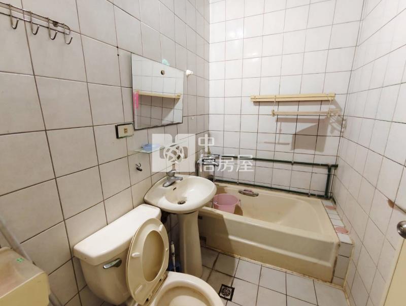 龍岡大操場稀有1樓庭院美三房房屋室內格局與周邊環境