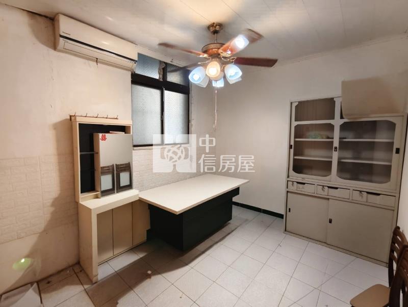 龍岡大操場稀有1樓庭院美三房房屋室內格局與周邊環境