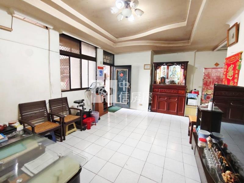 龍岡大操場稀有1樓庭院美三房房屋室內格局與周邊環境