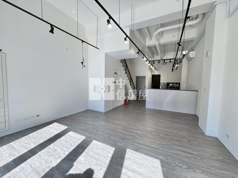 精銳萌未來店住合一電梯雙平車房屋室內格局與周邊環境