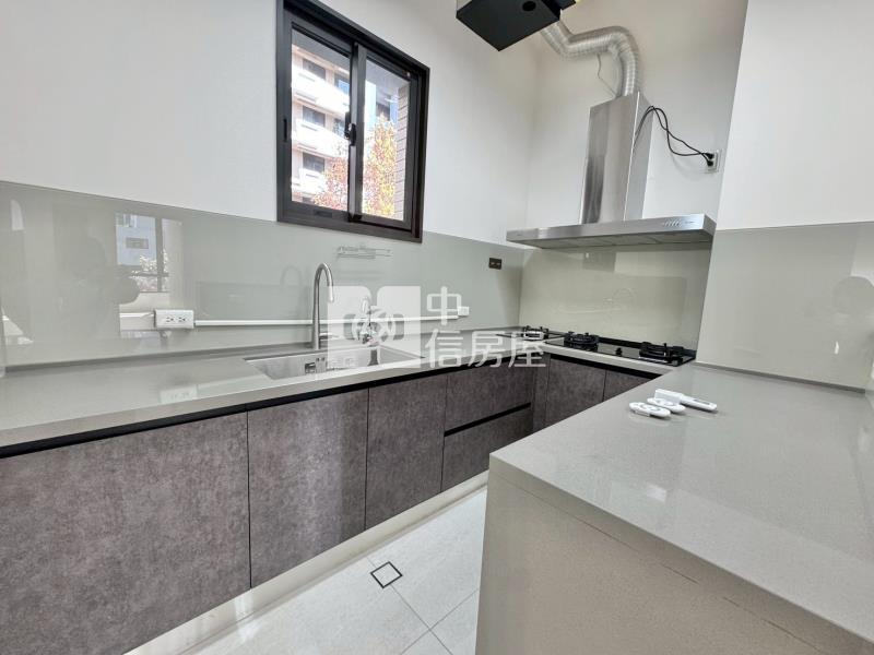 精銳萌未來店住合一電梯雙平車房屋室內格局與周邊環境