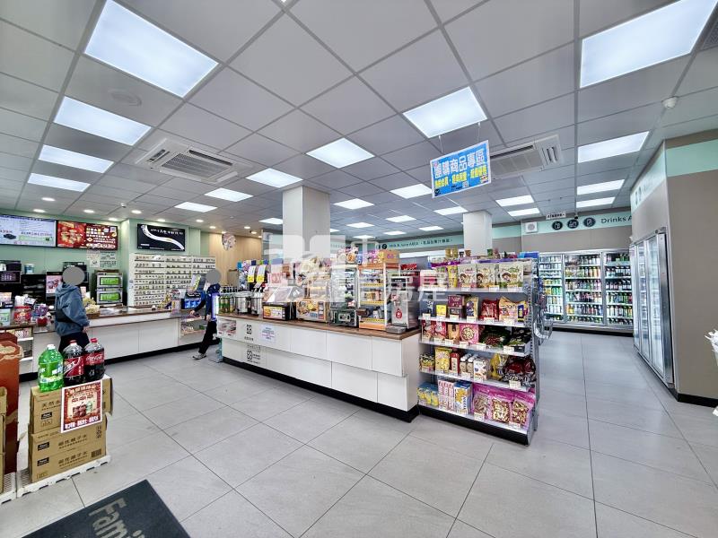 科博館旁｜全家便利商店三角窗黃金店面房屋室內格局與周邊環境