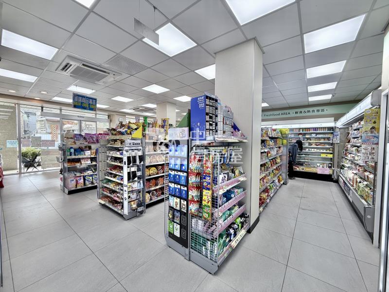 科博館旁｜全家便利商店三角窗黃金店面房屋室內格局與周邊環境