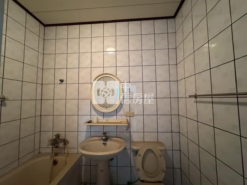 大園站前稀有透天-泰山18甲店房屋室內格局與周邊環境