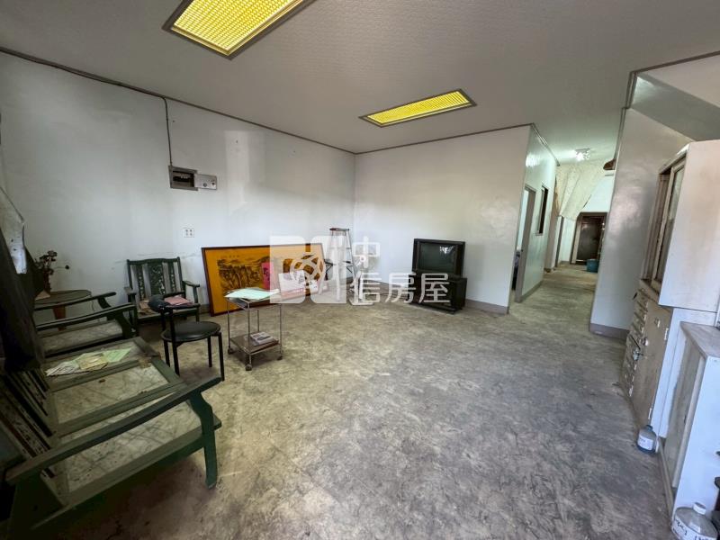 大園站前稀有透天-泰山18甲店房屋室內格局與周邊環境