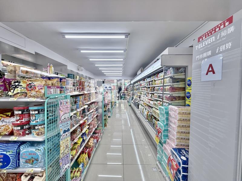 正青島路連鎖7-11超商16米超稀有大面寬三角窗 黃金雙店面房屋室內格局與周邊環境