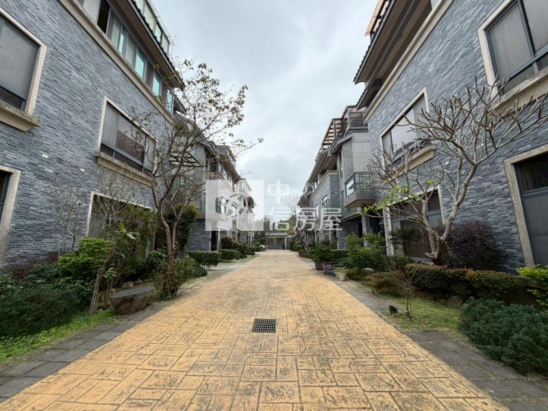 體育園區旁電梯別墅房屋室內格局與周邊環境