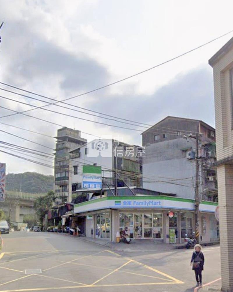 基隆‧武嶺街金店面房屋室內格局與周邊環境