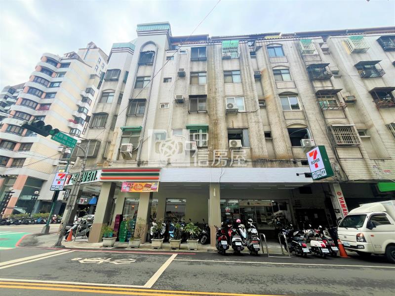 漢口商圈大面寬角間收租店面房屋室內格局與周邊環境