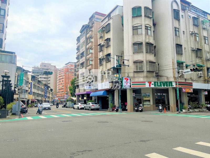 漢口商圈大面寬角間收租店面房屋室內格局與周邊環境