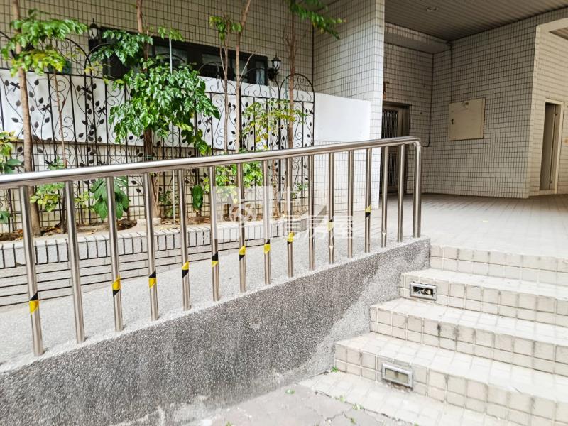 近轉運站皇龍景觀三房房屋室內格局與周邊環境