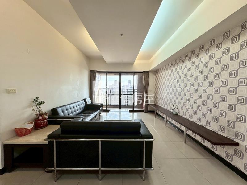 花樣年華｜高樓層朝南三房+平車房屋室內格局與周邊環境