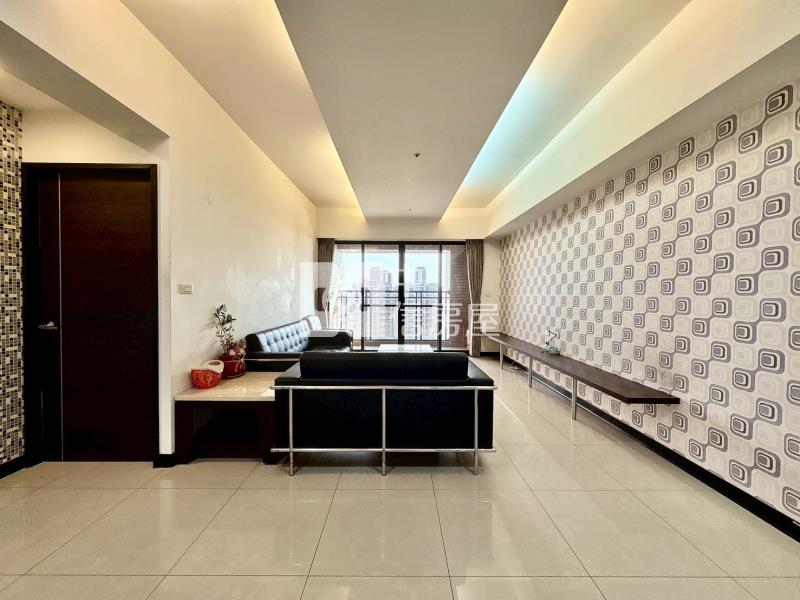 花樣年華｜高樓層朝南三房+平車房屋室內格局與周邊環境