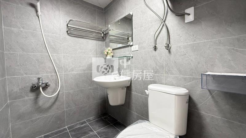 屏東市自立南路河畔景觀套房房屋室內格局與周邊環境