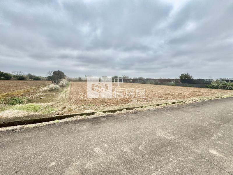 近新富車站.前後臨路(可會車)方正農地房屋室內格局與周邊環境