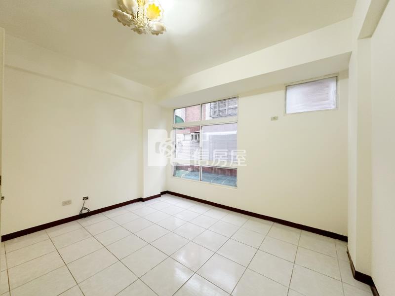 平鎮近66快速道路車庫停車美別墅房屋室內格局與周邊環境