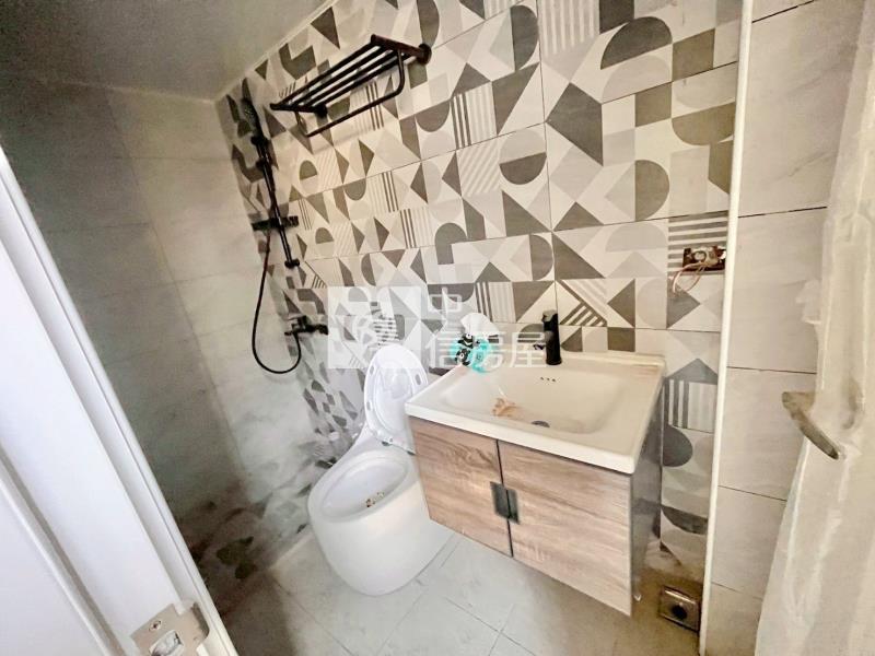 山仔頂公園旁雙露台美透天(B)房屋室內格局與周邊環境