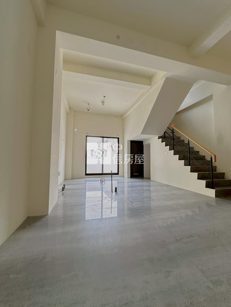 14期大地坪可停四車全新電梯別墅房屋室內格局與周邊環境