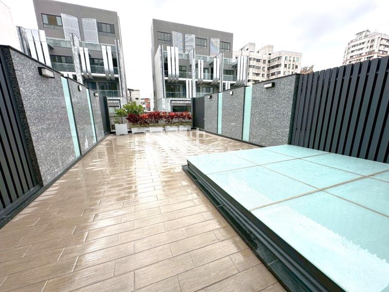 14期大地坪可停四車全新電梯別墅房屋室內格局與周邊環境