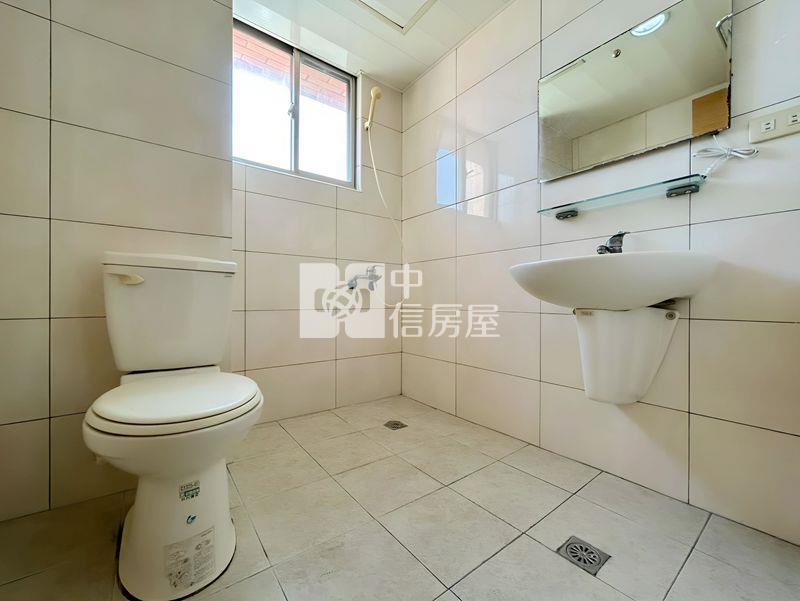 巨城三民採光大三房房屋室內格局與周邊環境