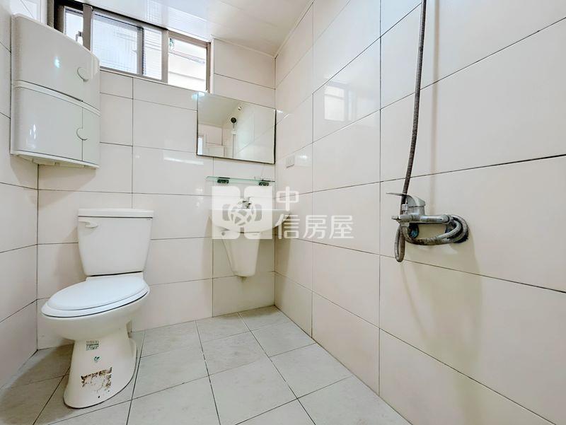 巨城三民採光大三房房屋室內格局與周邊環境