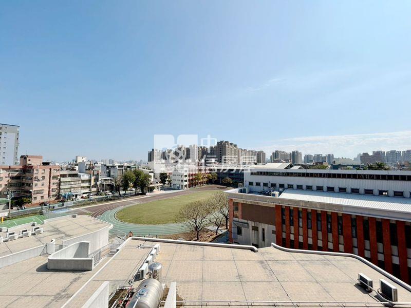 巨城三民採光大三房房屋室內格局與周邊環境