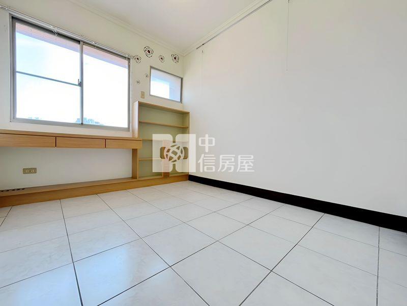 巨城三民採光大三房房屋室內格局與周邊環境