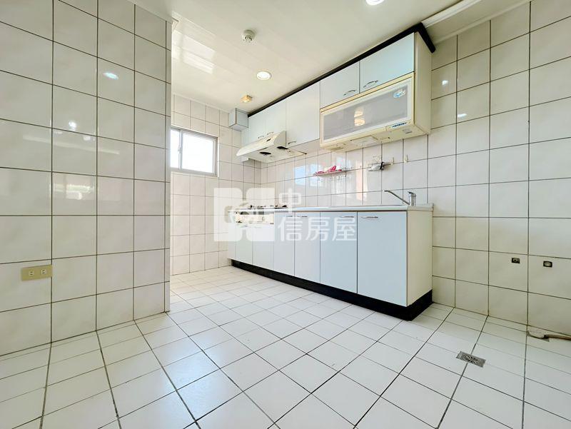 巨城三民採光大三房房屋室內格局與周邊環境