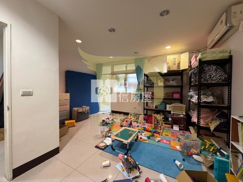 12米金陵路三段 獅子林翻修美透天房屋室內格局與周邊環境