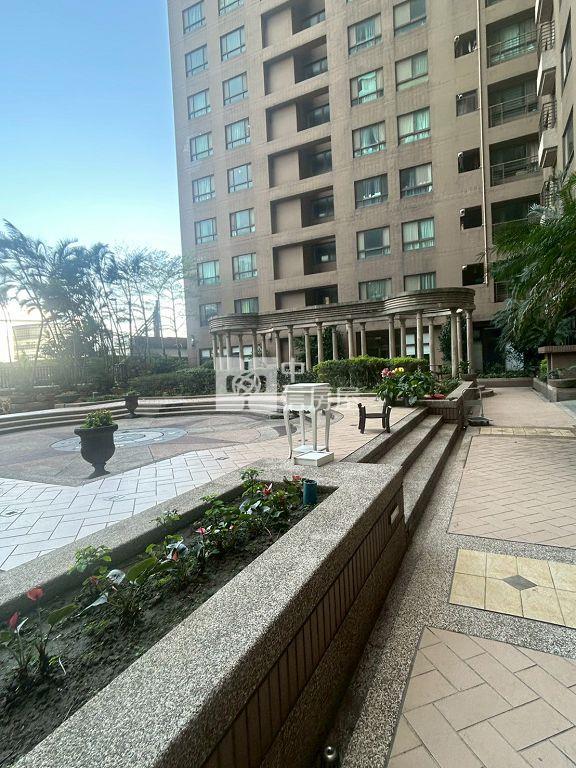 冠世界 帶廚房琉璃台/陽台美套房(中信卓越團隊)房屋室內格局與周邊環境