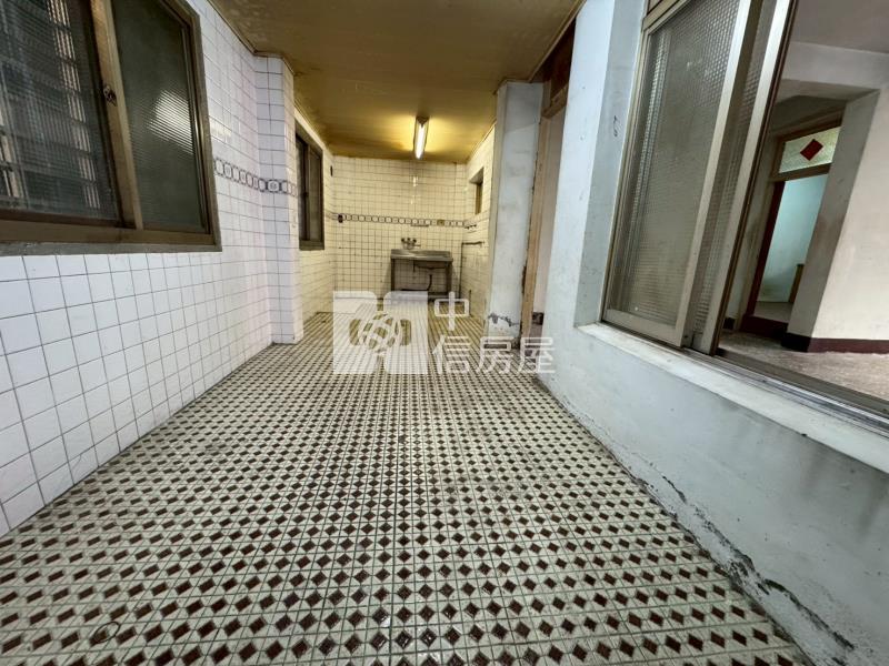 美村商圈大面寬可改雙車孝親透天房屋室內格局與周邊環境