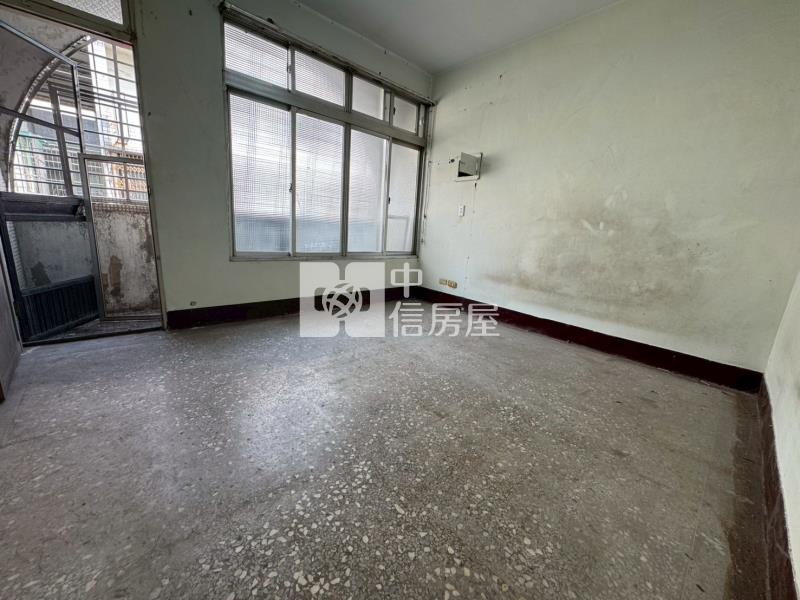 美村商圈大面寬可改雙車孝親透天房屋室內格局與周邊環境