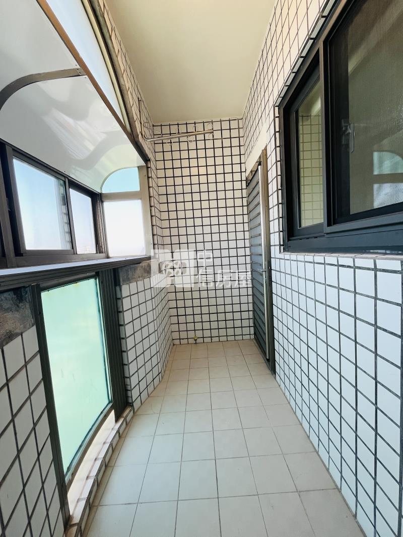 中壢家樂福陽台進出美3+1房房屋室內格局與周邊環境