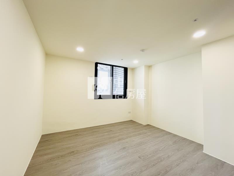 中壢家樂福陽台進出美3+1房房屋室內格局與周邊環境